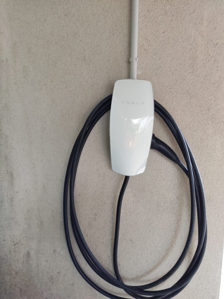 installation borne Tesla