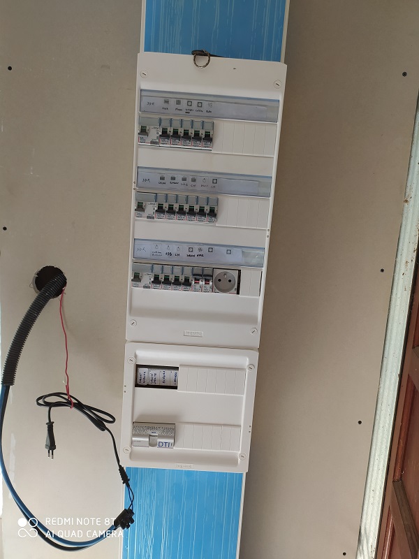 RENOVATION FAITE MAISON AVEC GTL COMPRENANT TABLEAU 3 RANGEES ET COFFRET COMMUNICATION FULL MEDIA REDIMENTIONNE