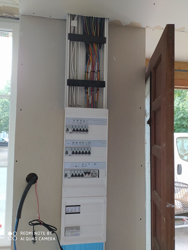 TABLEAU ELECTRIQUE POUR MAISON INDIVIDUELLE T3 ET TABLEAU MULTIMEDIA - REDIMENTSIONNEE